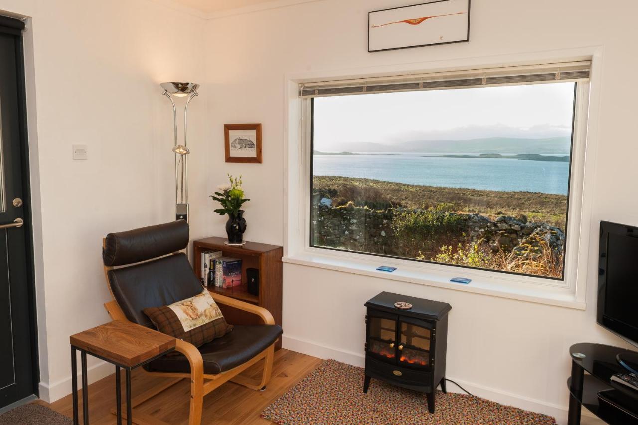 An Cala Beag Self Catering Apartment On The Waternish Peninsula Hallin Buitenkant foto